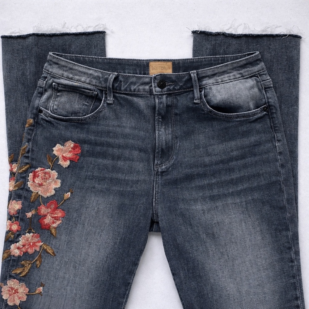 DRIFTWOOD Roxy Light Charcoal Gray Flare Jeans with Beautiful Floral Embroidery - Picture 4 of 6